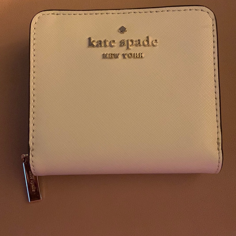White Kate spade ♠️ small leather wallet